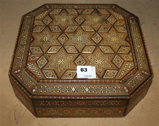 Damascus box(-)